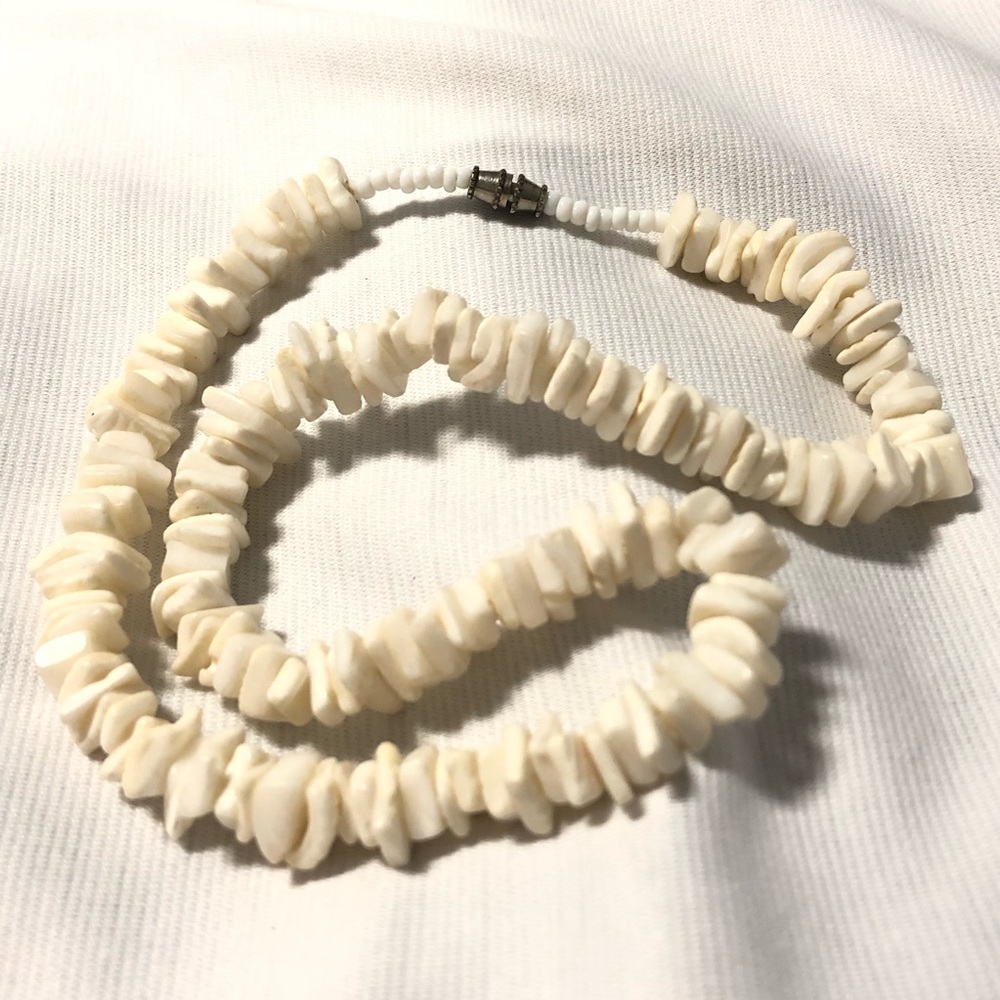 Shell Choker Style Necklace - Picture 2 of 2